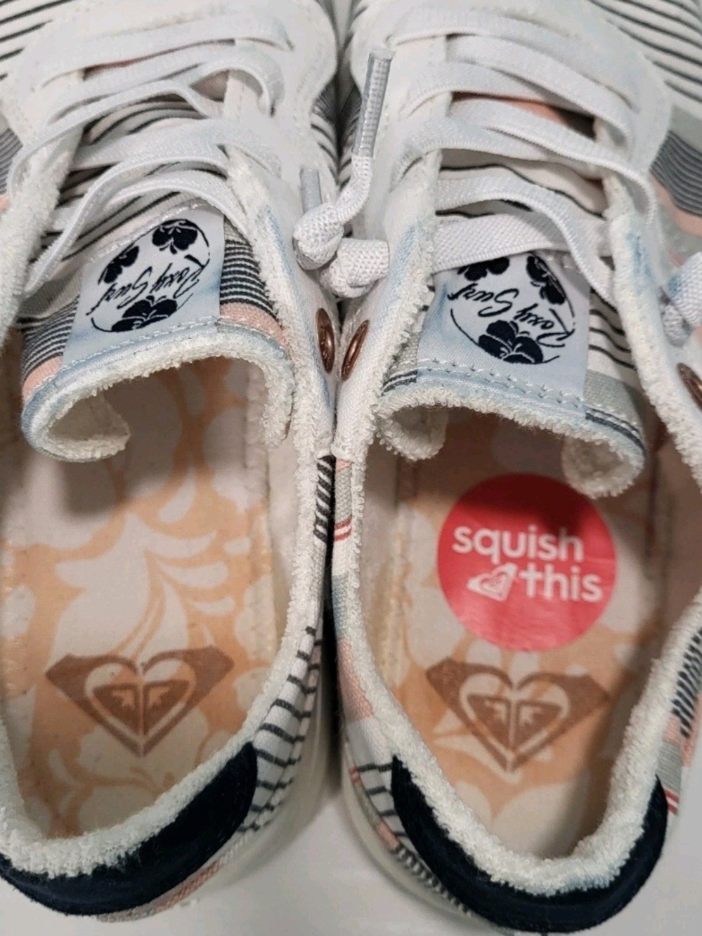 Roxy Bayshore Slip On Sneakers Women's Sz 7 Grey White Pink Stripe - Picture 7 of 8